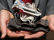 اسکول میں طالبِ علمی کے زمانے میں کھویا ہوا بٹوا 51 سال بعد مل گیا