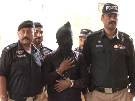 کراچی؛ ماں، تین بچوں کو قتل کرنے والا ملزم پولیس سے فائرنگ کے تبادلے میں ہلاک