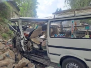 سوات میں تیزرفتاری کے باعث مسافر ہائی ایس کھائی میں جاگری، 11 افراد زخمی