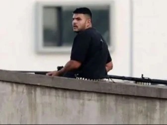 سڈنی بیچ فائرنگ: زخمی حملہ آور نوید اکرم پر 50 الزامات، دہشت گردی کی فرد جرم