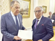 طارق فاطمی کی روسی وزیر خارجہ سے ملاقات، پوتن کو شہباز کا خط پہنچایا