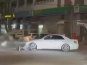 طارق روڈ پر لگژری گاڑی نے کرتب کے دوران موٹر سائیکل سواروں کو روند ڈالا