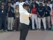 پروفیسر کا انتہائی مہارت کے ساتھ رقص دیکھ کر سب حیران رہ گئے، ویڈیو وائرل