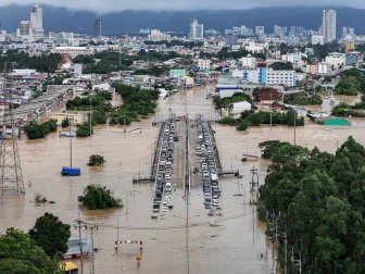 سیلاب، آگ، زلزلے اور طیارہ حادثات، 2025 کیوں تباہ کن ثابت ہوا؟