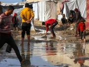 غزہ؛ موسم سرما کی بارش سے خیموں میں پانی بھر گیا، شہری تکالیف سے دوچار