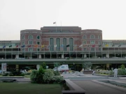 ٹکٹیں مہنگی ہونے کی وجہ سے علامہ اقبال انٹرنیشنل ایئرپورٹ پر ہو کا عالم