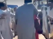 کرایے کے تنازع پر بس ڈرائیور اور کنڈیکٹر کا خواتین پر وحشیانہ تشدد