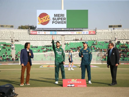 پہلا ٹی ٹوئنٹی: پاکستان کا آسٹریلیا کیخلاف ٹاس جیت کر بیٹنگ کا فیصلہ