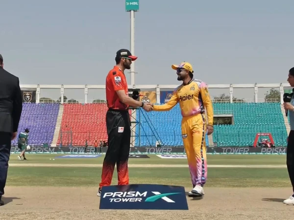 پی ایس ایل: لاہور قلندرز کا پشاور زلمی کیخلاف ٹاس جیت کر بولنگ کرنے کا فیصلہ