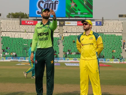 آسٹریلیا کا پاکستان کیخلاف فیصلہ کن میچ میں پہلے بیٹنگ کا فیصلہ