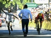 ٹور ڈی فرانس میں اسرائیلی مظالم کے خلاف مظاہرہ کرنے والا شخص گرفتار