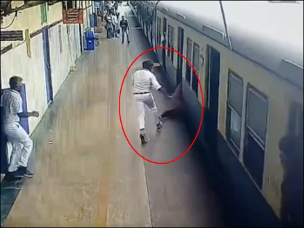 چلتی ٹرین سے گرنے والی خاتون کو ریلوے اہلکار نے بچالیا، ویڈیو وائرل