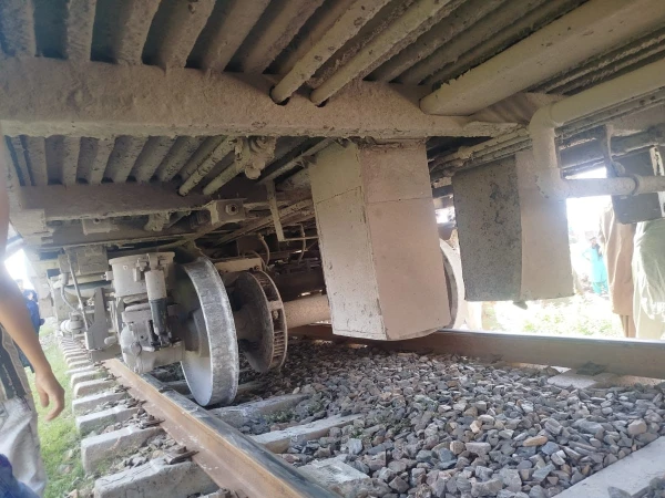 ٹرین حادثات میں اضافہ، گھنٹوں تاخیر معمول، انتظامیہ کو پرواہ نہیں