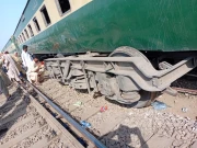 علامہ اقبال ایکسپریس کی 2 بوگیاں پٹڑی سے اتر گئیں