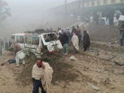 سرگودھا؛ شدید دھند کے باعث مسافر وین ٹرین سے ٹکرا گئی، 5افراد شدید زخمی