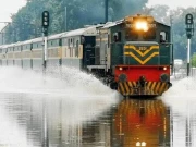 سیلاب سے ٹریک متاثر، ٹرینیں تاخیرکا شکار، متعدد اسٹاپ ختم