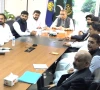 وفاقی وزیر مواصلات کی گڈز ٹرانسپورٹرز سے ملاقات، روکی گئی گاڑیاں ریلیز اور معاوضے کی یقین دہانی