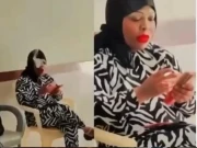 امریکی خاتون کو ایک لاکھ روپے کس نے دیے، نوٹ گننے کی ویڈیو وائرل