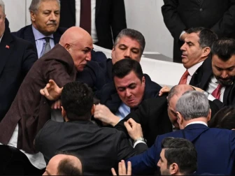 ترک پارلیمنٹ میدانِ جنگ بن گئی، وزیرِ انصاف کی تقرری پر ایوان میں لاتوں گھونسوں کی بارش