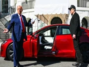 ڈونلڈ ٹرمپ نے ایلون مسک سے پُرتعیش گاڑی خرید لی؛ قیمت جان کر آپ حیران رہ جائیں گے 