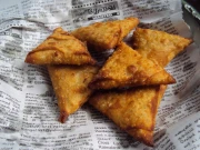 سموسے نہ لانے پر بیوی نے شوہر کی دُرگت بنا ڈالی