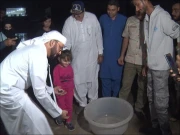 کراچی : یو اے ای قونصل جنرل نے سبز کچھووں کے سیکڑوں بچے سمندر میں چھوڑدیے