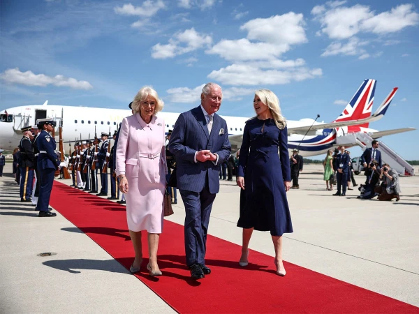 برطانوی بادشاہ چارلس سوم اہلیہ سمیت اپنے پہلے دورے پر امریکا پہنچ گئے
