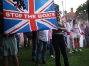 برطانیہ میں پناہ گزینوں کے ہوٹلوں پر ملک گیر احتجاج، 11 گرفتار