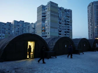 روسی حملوں کے بعد کیف میں توانائی بحران، شدید سردی میں ہزاروں عمارتیں بجلی سے محروم