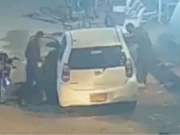کورنگی نمبر پانچ میں ڈکیتوں کا کار سوار شہری پر تشدد، ویڈیو وائرل