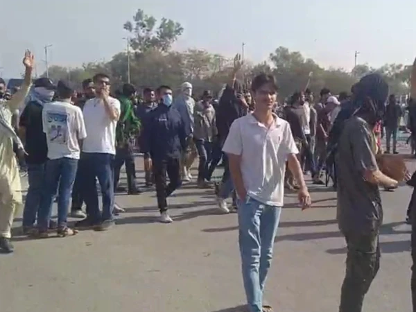 کراچی میں مظاہرین کا امریکی قونصلیٹ جانے کا اعلان