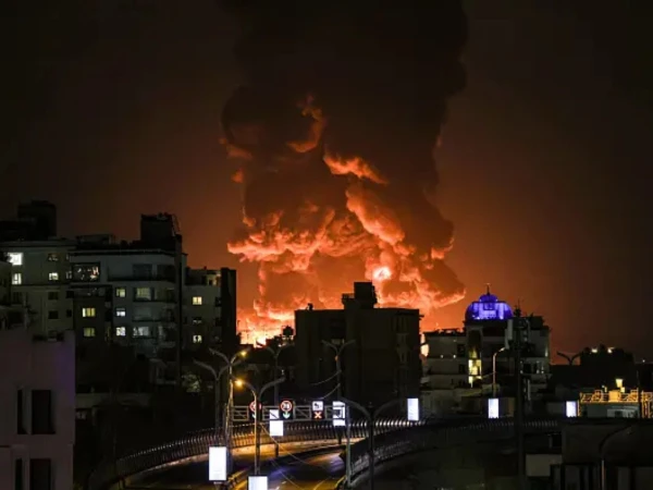 خلیجی جنگ کا نواں روز، لمحہ بہ لمحہ بدلتی صورتحال: اسرائیل کے ایران میں تیل کے ذخیروں پر فضائی حملے