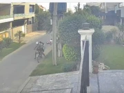 لاہور میں اسکوٹی سوار لڑکی سے موبائل چھیننے کی ویڈیو سامنے آگئی