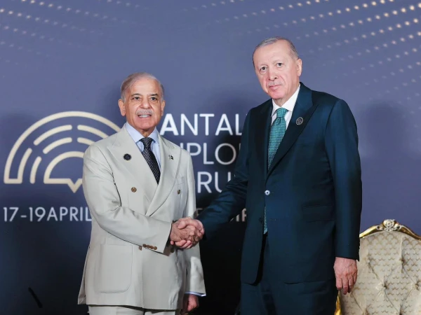 وزیراعظم کی ترکیہ میں عالمی رہنماؤں سے اہم اور بامقصد ملاقاتیں ہوئیں، اسحاق ڈار