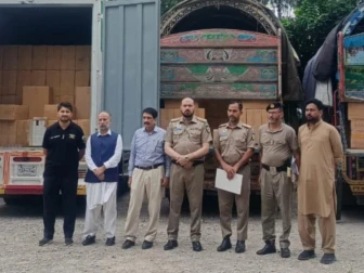 کروڑوں مالیت کی نان کسٹم پیڈ سگریٹ سے لدے 11 ٹرک پکڑے گئے