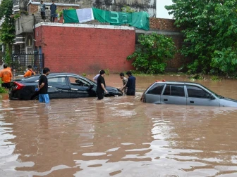 راولپنڈی اسلام آباد میں شدید بارش سے نظام زندگی درہم برہم، عام تعطیل کا اعلان، فوج اسٹینڈ بائی