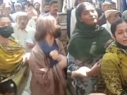 لاہور: ماں دوسرے شوہر کے ساتھ چلی گئی، عدالت کے باہر 8 بیٹیاں روتی رہیں، ویڈیو وائرل