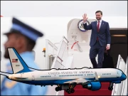 احتیاط یا خوف؟ امریکی نائب صدر کے طیارے کی تاخیر کا معمہ حل