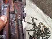 کراچی: کلفٹن میں رہائشی اپارٹمنٹ کے سرونٹ کوارٹر سے زنگ آلود ایس ایم جی رائفل اور 40 گولیاں برآمد