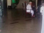 لاکھوں مالیت کی ٹکٹیں خریدنے والے عمرہ زائرین مختلف ہوٹلوں میں خوار ہونے لگے