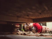 بیڈ کے نیچے ’جِن‘ ہے، چھوٹے بچے کا خوف حقیقت نکلا