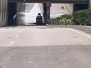 بارشوں کے بعد اربن فلڈنگ، کراچی کی متعدد سڑکیں اور انڈر پاسز ٹریفک کیلیے بند