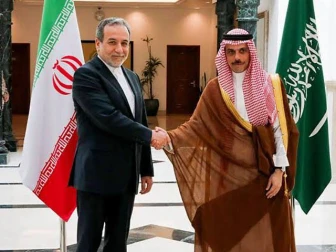 ایرانی وزیر خارجہ عباس عراقچی اور سعودی وزیر خارجہ شہزادہ فیصل بن فرحان کی نیویارک میں ملاقات۔