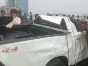 کراچی: شہری کو سمندر میں گاڑی لے جانا مہنگا پڑگیا