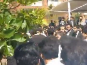 قائد اعظم یونیورسٹی سے گرفتار طلبا کو ریمانڈ پر جیل بھیج دیا گیا، وکلا کا ریٹائرڈ کرنل پر تشدد