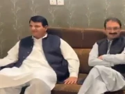 وزیر اعلیٰ کے پی کے انتخاب کے سلسلے میں پی ٹی آئی وفد کی وفاقی وزیر امیر مقام کی رہائش گاہ آمد