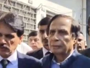 تخت پڑی اراضی کیس: مرکزی صدر پی ٹی آئی و سابق وزیر اعلیٰ پنجاب چوہدری پرویزالٰہی عدالت میں پیش 