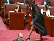 آسٹریلوی پارلیمنٹ میں خاتون سینیٹر برقع پہن کر پہنچ گئیں