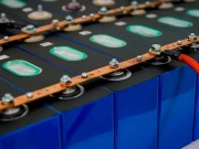 کراچی: لیتھیم بیٹریز کی موجودگی کی وجہ سے شو روم  سیل کردیا گیا