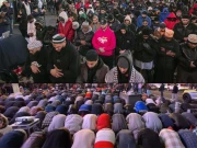 امریکا کے ٹائمز اسکوائر پر باجماعت تراویح کے روح پَرور مناظر؛ ویڈیو وائرل 